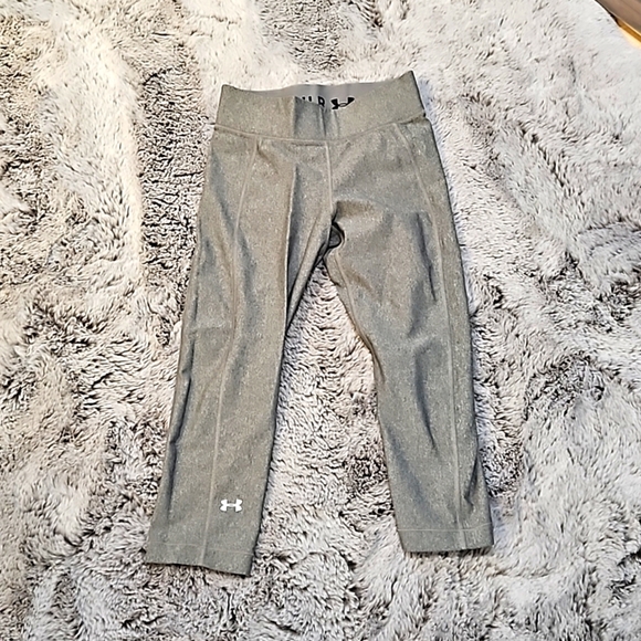 Under Armour capris - Picture 1 of 1